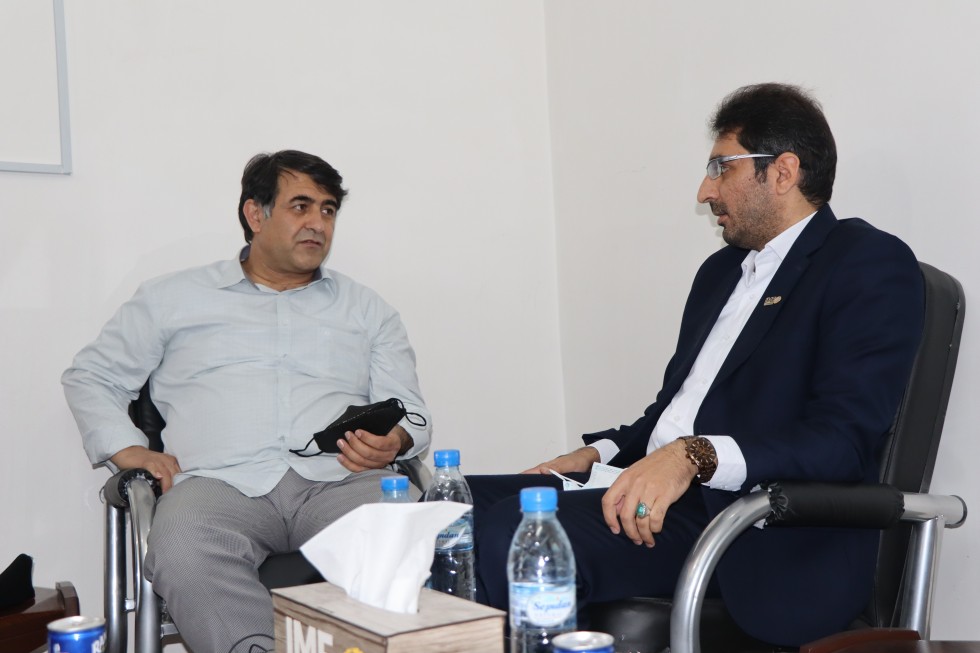 نشست مشترک مدیر عامل کارخانه اکسید منیزیم لامرد و رئیس هیات مدیره منطقه ویژه اقتصادی لامرد