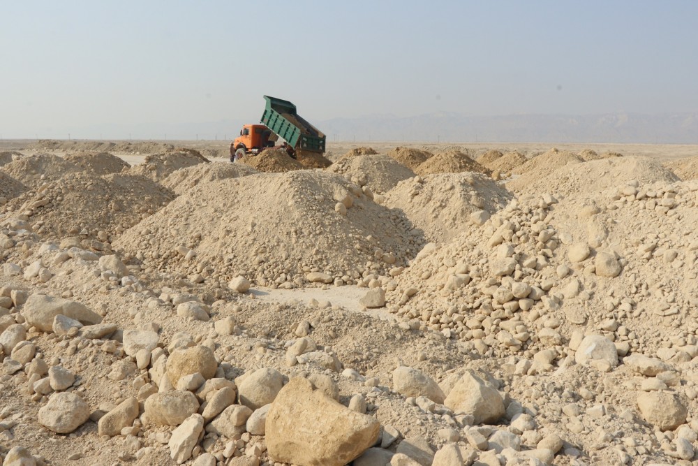 گزارش اول از عملیات بستر سازی سایت کارخانه اکسید منیزیم لامرد