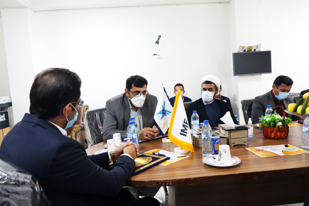 Signing a memorandum of cooperation between Islamic Azad University and Farzanegan Industrial and Mining Company of Pars deposit