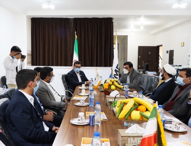 Signing a memorandum of cooperation between Islamic Azad University and Farzanegan Industrial and Mining Company of Pars deposit