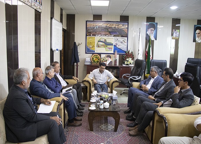 برگزاری جلسه رفع موانع تولید شهرستان لامرد با محوریت کارخانه اکسید منیزیم لامرد